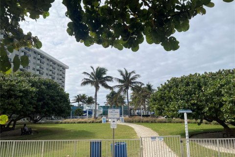 Copropriété à louer à Surfside, Floride: 1 chambre, 54.81 m2 № 1889920 - photo 25