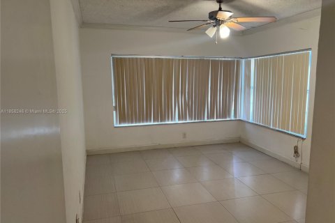 Copropriété à louer à Surfside, Floride: 1 chambre, 54.81 m2 № 1889920 - photo 12