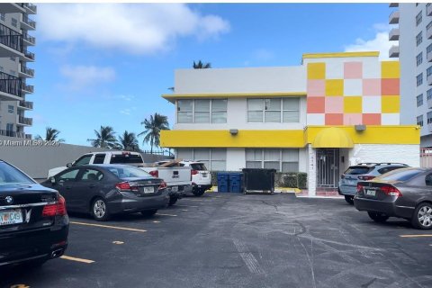 Copropriété à louer à Surfside, Floride: 1 chambre, 54.81 m2 № 1889920 - photo 1