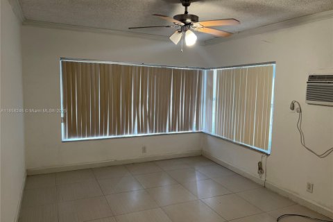 Copropriété à louer à Surfside, Floride: 1 chambre, 54.81 m2 № 1889920 - photo 13