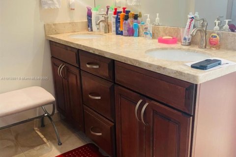 Copropriété à louer à Key Biscayne, Floride: 2 chambres, 121.79 m2 № 1968495 - photo 14