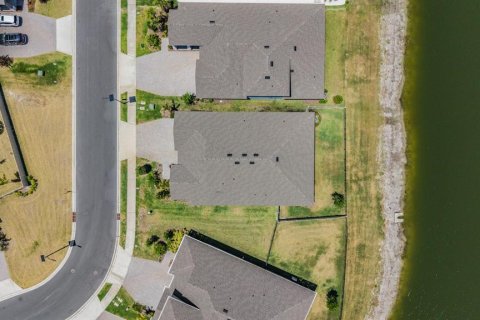 House in Parrish, Florida 4 bedrooms, 252.69 sq.m. № 2405303 - photo 7
