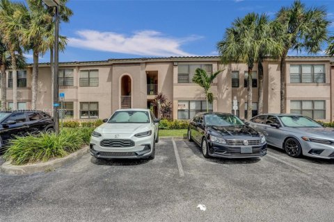 Condo in Davie, Florida, 2 bedrooms  № 1861201 - photo 1
