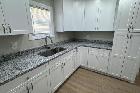 House in Fort Meade, Florida 4 bedrooms, 127.83 sq.m. № 1826470 - photo 6