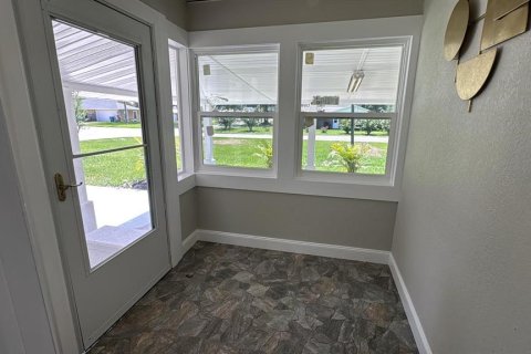 House in Fort Meade, Florida 4 bedrooms, 127.83 sq.m. № 1826470 - photo 2