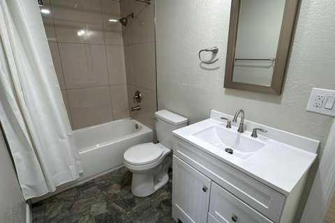 House in Fort Meade, Florida 4 bedrooms, 127.83 sq.m. № 1826470 - photo 15