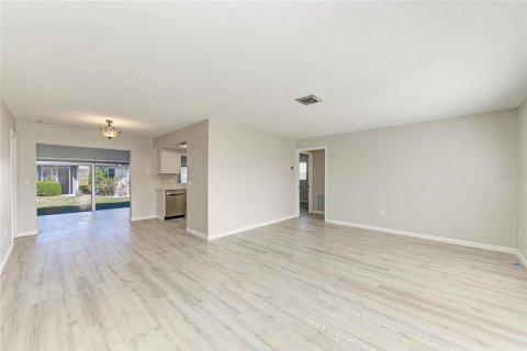 Condo in Venice, Florida, 2 bedrooms  № 2201454 - photo 5