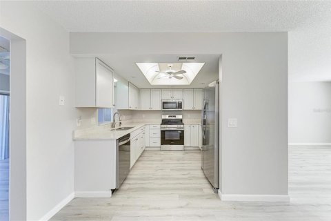 Condo in Venice, Florida, 2 bedrooms  № 2201454 - photo 10
