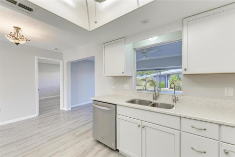 Condo in Venice, Florida, 2 bedrooms  № 2201454 - photo 9