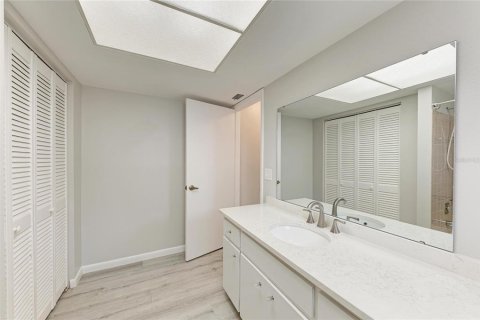 Condo in Venice, Florida, 2 bedrooms  № 2201454 - photo 23