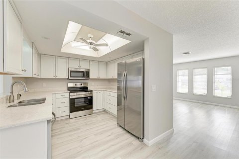 Condo in Venice, Florida, 2 bedrooms  № 2201454 - photo 8
