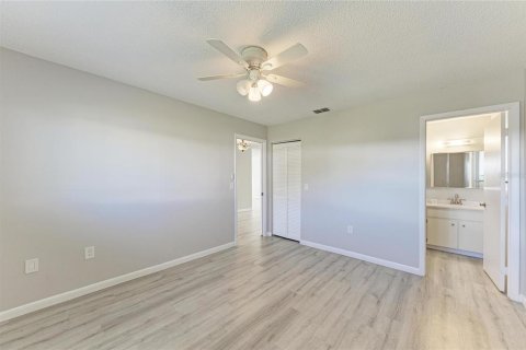 Condo in Venice, Florida, 2 bedrooms  № 2201454 - photo 15