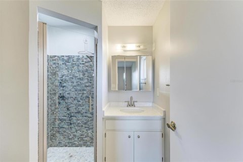 Condo in Venice, Florida, 2 bedrooms  № 2201454 - photo 18