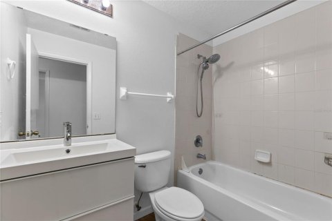 Townhouse in Orlando, Florida 3 bedrooms, 137.77 sq.m. № 2431002 - photo 18