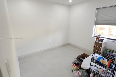 Купить кондоминиум в Майами, Флорида 3 спальни, 112.88м2, № 1971842 - фото 23