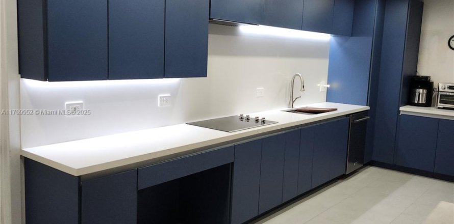 Кондоминиум с 3 спальнями в Майами, Флорида № 1971842