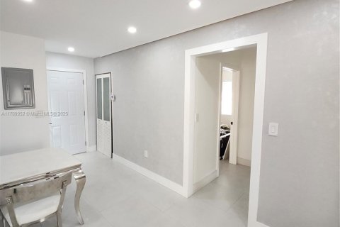 Купить кондоминиум в Майами, Флорида 3 спальни, 112.88м2, № 1971842 - фото 12