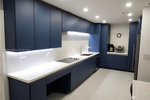 Купить кондоминиум в Майами, Флорида 3 спальни, 112.88м2, № 1971842 - фото 2