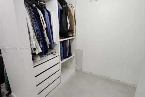 Купить кондоминиум в Майами, Флорида 3 спальни, 112.88м2, № 1971842 - фото 17