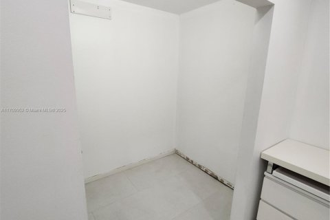 Купить кондоминиум в Майами, Флорида 3 спальни, 112.88м2, № 1971842 - фото 18