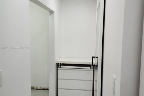 Купить кондоминиум в Майами, Флорида 3 спальни, 112.88м2, № 1971842 - фото 16