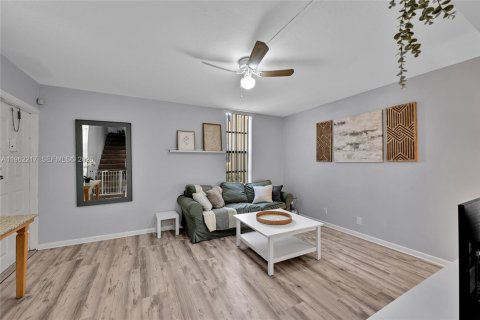Touwnhouse à vendre à Deerfield Beach, Floride: 2 chambres, 99.41 m2 № 2080913 - photo 4