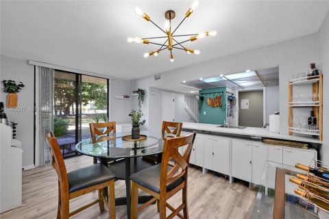 Touwnhouse à vendre à Deerfield Beach, Floride: 2 chambres, 99.41 m2 № 2080913 - photo 10