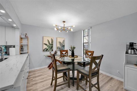 Touwnhouse à vendre à Deerfield Beach, Floride: 2 chambres, 99.41 m2 № 2080913 - photo 13