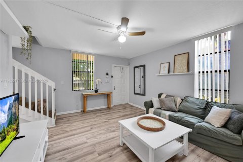 Touwnhouse à vendre à Deerfield Beach, Floride: 2 chambres, 99.41 m2 № 2080913 - photo 3