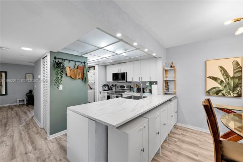 Touwnhouse à vendre à Deerfield Beach, Floride: 2 chambres, 99.41 m2 № 2080913 - photo 9
