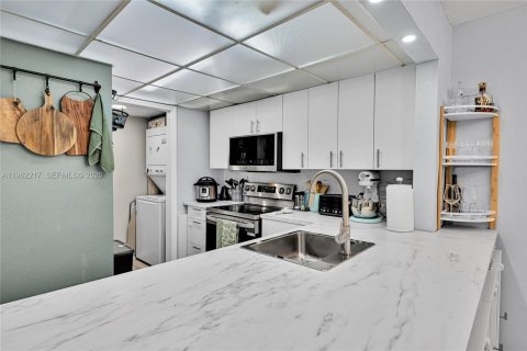 Touwnhouse à vendre à Deerfield Beach, Floride: 2 chambres, 99.41 m2 № 2080913 - photo 8
