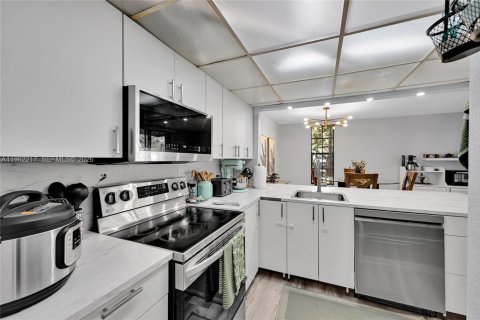 Touwnhouse à vendre à Deerfield Beach, Floride: 2 chambres, 99.41 m2 № 2080913 - photo 6