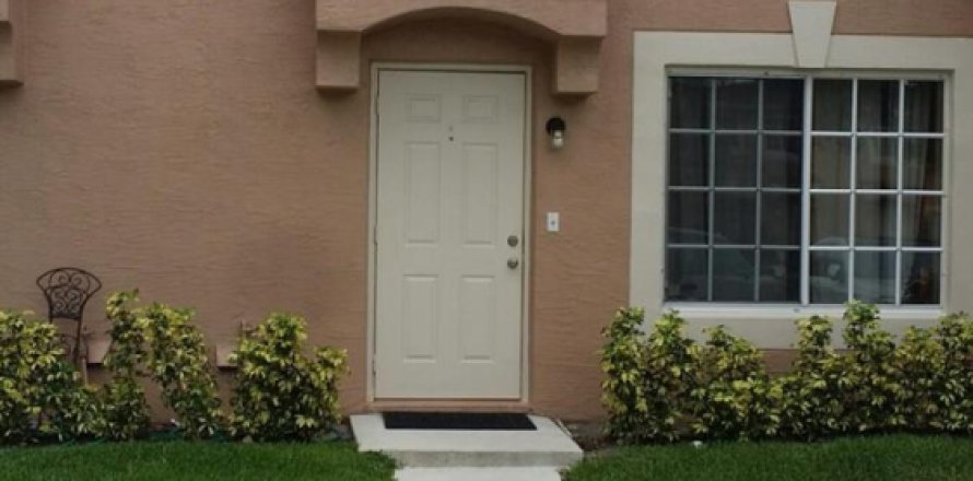 Townhouse in Boynton Beach, Florida 3 bedrooms, 148.27 sq.m. № 2178951