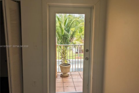 Снять в аренду таунхаус в Майами, Флорида 3 спальни, 166.3м2, № 2038467 - фото 12