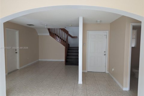 Снять в аренду таунхаус в Майами, Флорида 3 спальни, 166.3м2, № 2038467 - фото 7