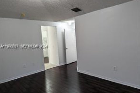 Снять в аренду таунхаус в Майами, Флорида 3 спальни, 166.3м2, № 2038467 - фото 11