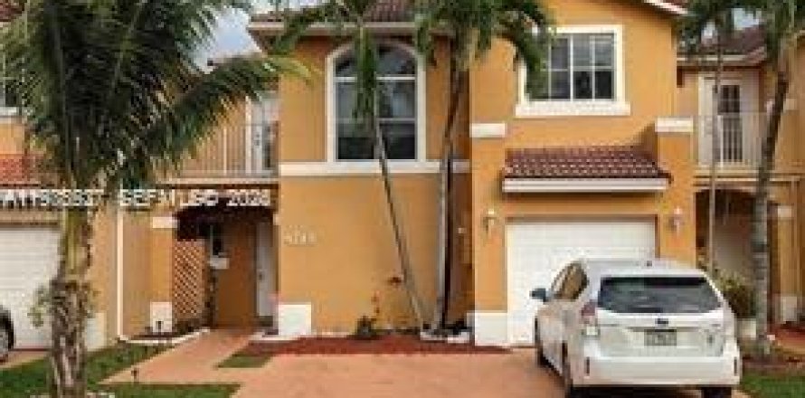 Таунхаус в Майами, Флорида 3 спальни, 166.3м2 № 2038467