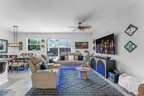 House in Homestead, Florida 3 bedrooms, 157.75 sq.m. № 2067799 - photo 8