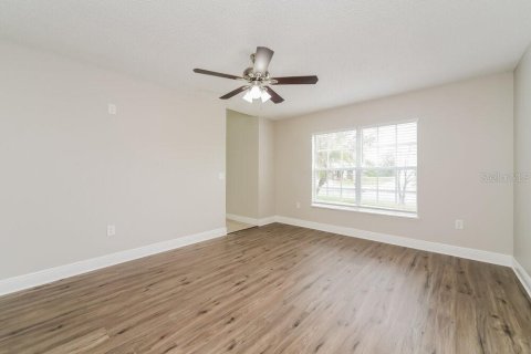 Villa ou maison à louer à Kissimmee, Floride: 4 chambres, 221.11 m2 № 2100206 - photo 5
