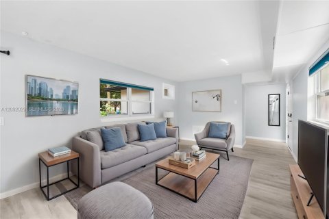 Villa ou maison à vendre à Gainesville, Floride: 2 chambres, 83.98 m2 № 2377097 - photo 4