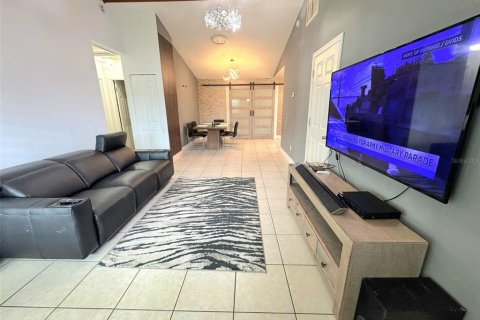 Villa ou maison à louer à Casselberry, Floride: 3 chambres, 159.05 m2 № 1780297 - photo 2