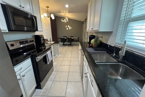 Villa ou maison à louer à Casselberry, Floride: 3 chambres, 159.05 m2 № 1780297 - photo 7