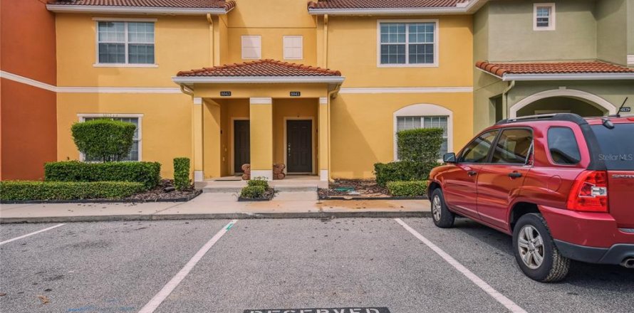Adosado en Kissimmee, Florida 4 dormitorios, 176.7 m2 № 2097497