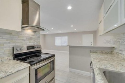 Снять в аренду кондоминиум в Сент-Питерсберг, Флорида 2 спальни, 71.07м2, № 1800371 - фото 7