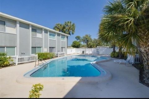 Снять в аренду кондоминиум в Сент-Питерсберг, Флорида 2 спальни, 71.07м2, № 1800371 - фото 1