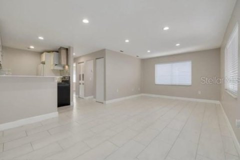 Снять в аренду кондоминиум в Сент-Питерсберг, Флорида 2 спальни, 71.07м2, № 1800371 - фото 4