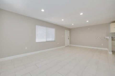 Снять в аренду кондоминиум в Сент-Питерсберг, Флорида 2 спальни, 71.07м2, № 1800371 - фото 3