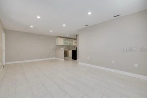 Снять в аренду кондоминиум в Сент-Питерсберг, Флорида 2 спальни, 71.07м2, № 1800371 - фото 2