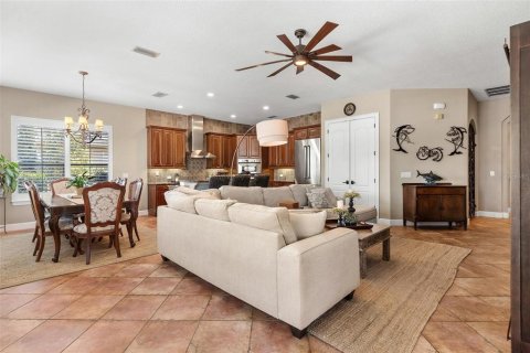 House in Mount Dora, Florida 3 bedrooms, 277.22 sq.m. № 2116254 - photo 17