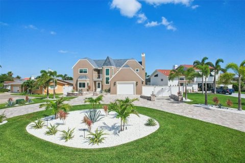 Villa ou maison à vendre à Belleair Beach, Floride: 4 chambres, 258.36 m2 № 1799782 - photo 1